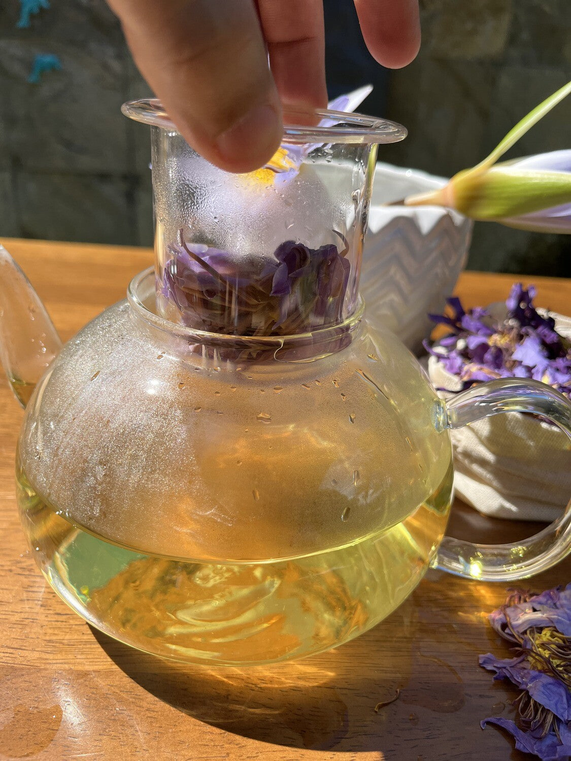 Borosilicate glass tea pot - Lotus essentials